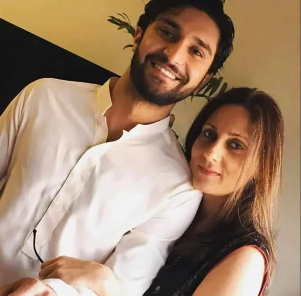 Ahad Raza Mir with adroable Mother: