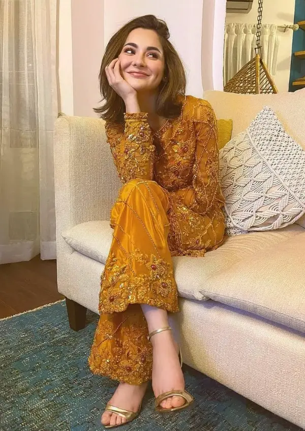 Pakistani Actresses with Short Hair: Hania Aamir