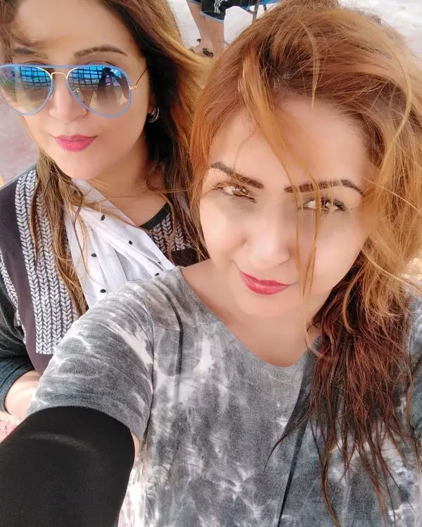 Sadaf Ashan with her sister