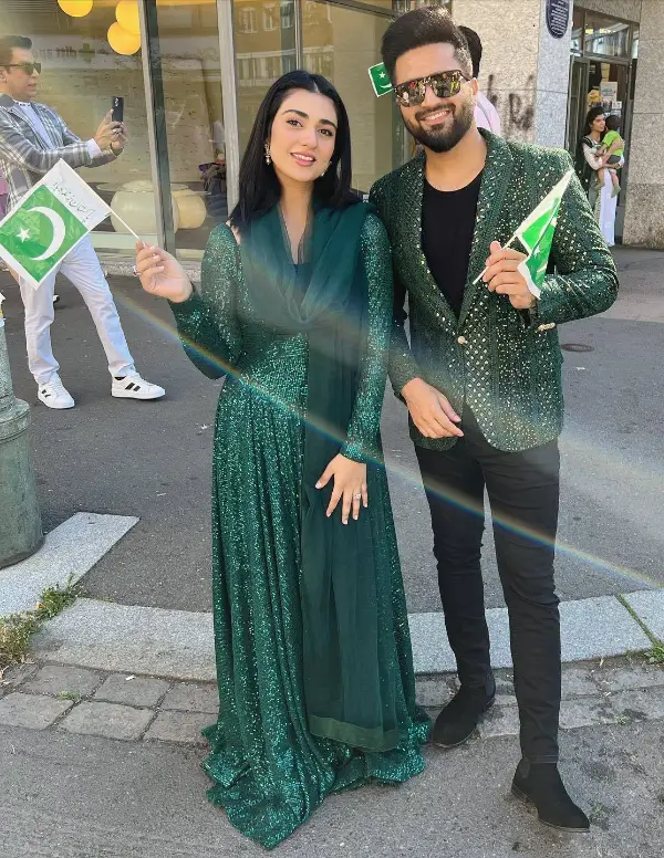 Sarah Khan and her husband Falak Shabir hold a Pakistani flag