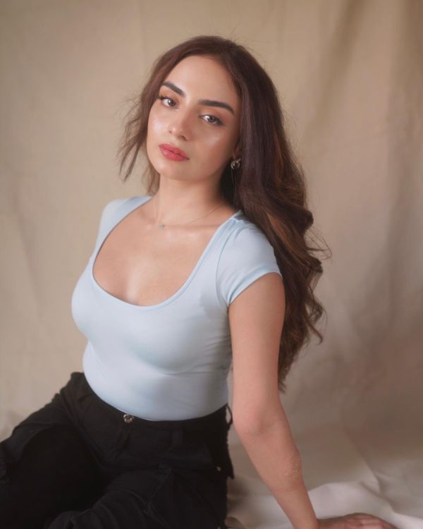 Mehar Bano Dazzles in Short Top - See Her Stunning Pictures
