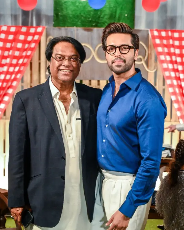 Fahad Mustafa Family Pics with Wife, Daughter, Son, Parents, and Siblings