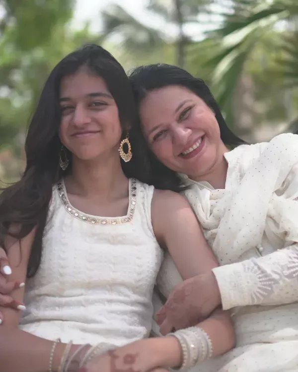 Salma Hasan with her Daughter